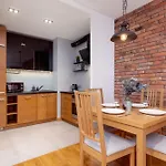 Apartment Industrial Fredry With Parking By Renters