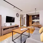 Apartment Industrial Fredry With Parking By Renters