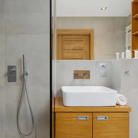 Industrial Fredry With Parking By Renters *