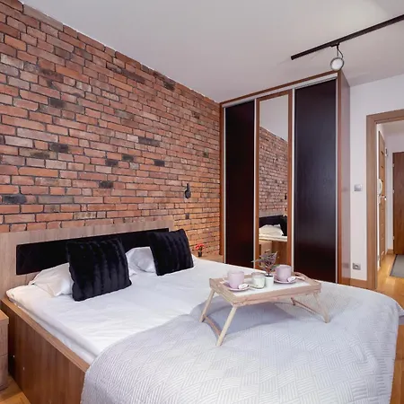 Industrial Fredry With Parking By Renters Apartamento