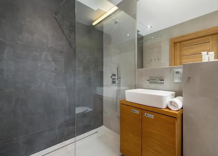 Industrial Fredry With Parking By Renters *