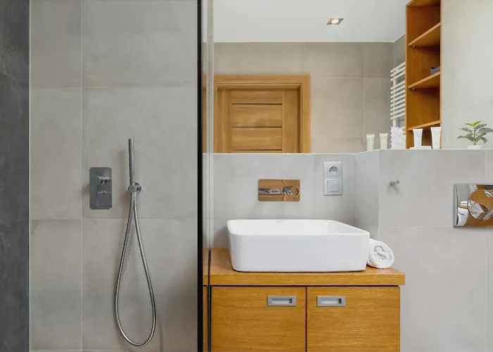 Industrial Fredry With Parking By Renters *