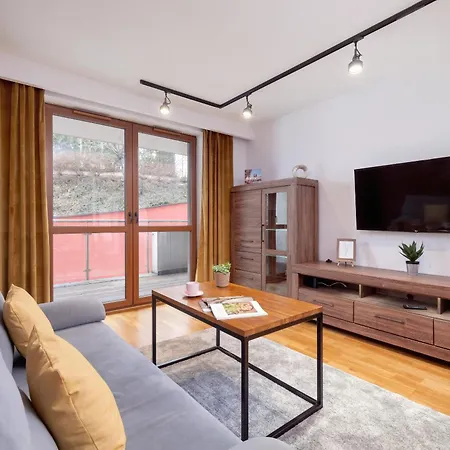 Industrial Fredry With Parking By Renters 克拉科夫